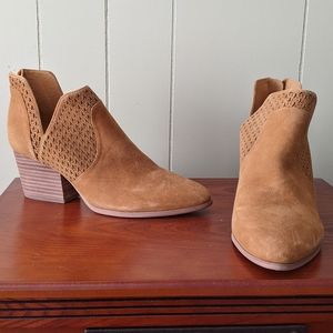 Suede ankle booties pumpkin color
